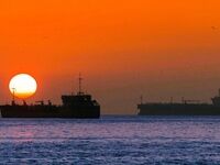 تنگه هرمز باز است؛ پس چرا نفت هنوز بالای ۱۰۰ دلار مانده؟