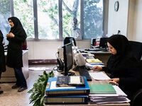 واریزی ماهانه یک میلیون تومانی برای کارمندان دولت / چه کسانی مشمول‌اند؟