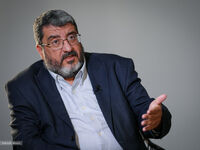پیشنهاد فواد ایزدی برای پایان جنگ؛ کل زیرساخت های منطقه را بزنیم، ترامپ جنگ را تمام می‌کند!