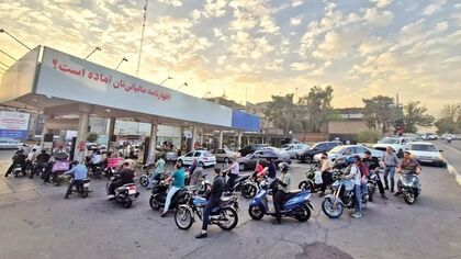 خبر مهم درباره بنزین/ از این تاریخ سهمیه به کارت بانکی منتقل می شود